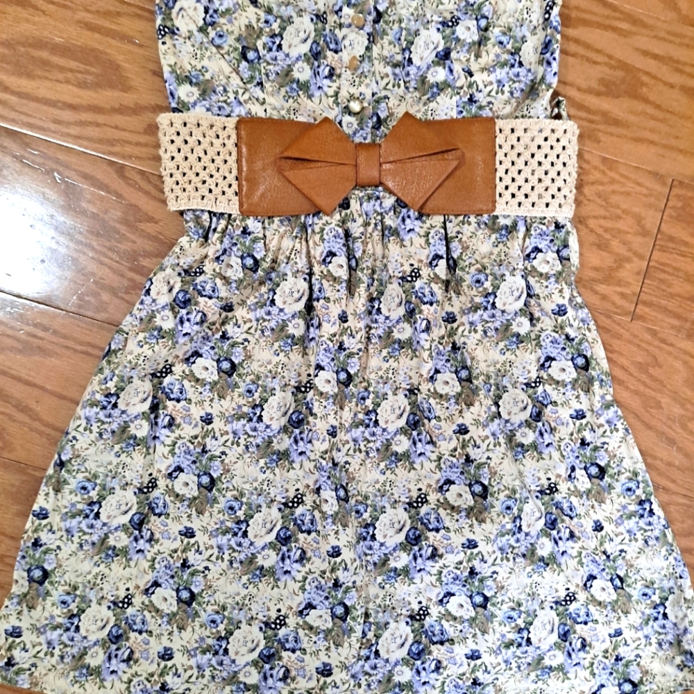 Delia's strapless dress. Size small